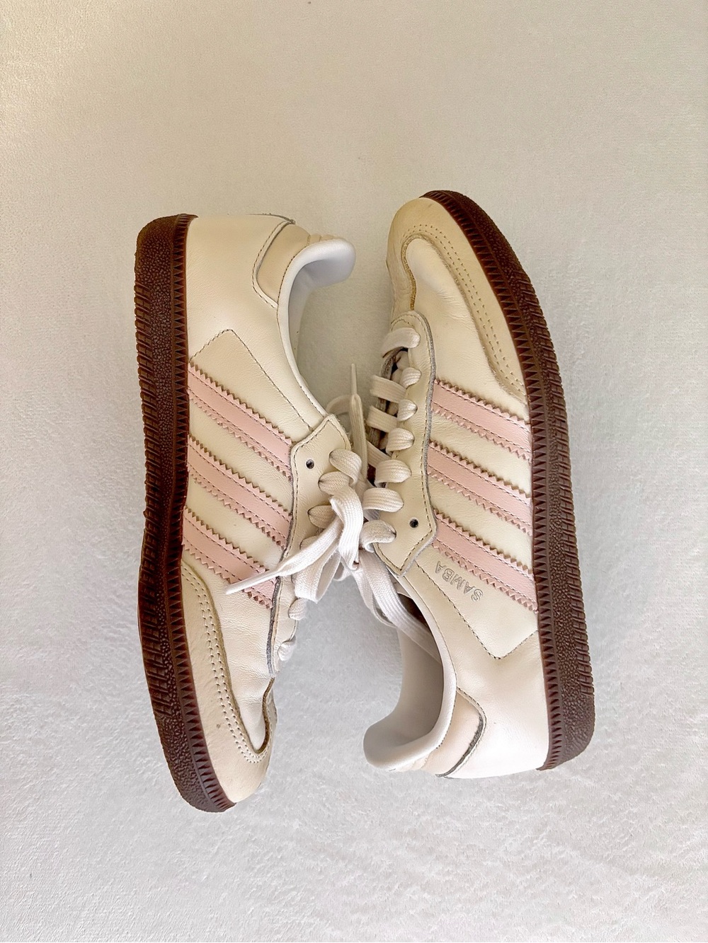 Adidas Originals Samba OG Sneakers in White and Light Pink - Picture 11 of 16
